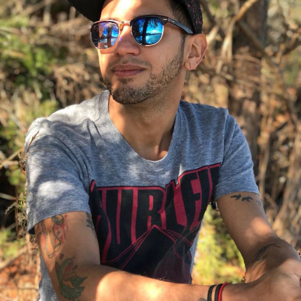 Meet your Posher, Adriel